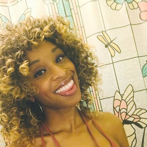 Meet your Posher, Gigi - Picture 1 of 1